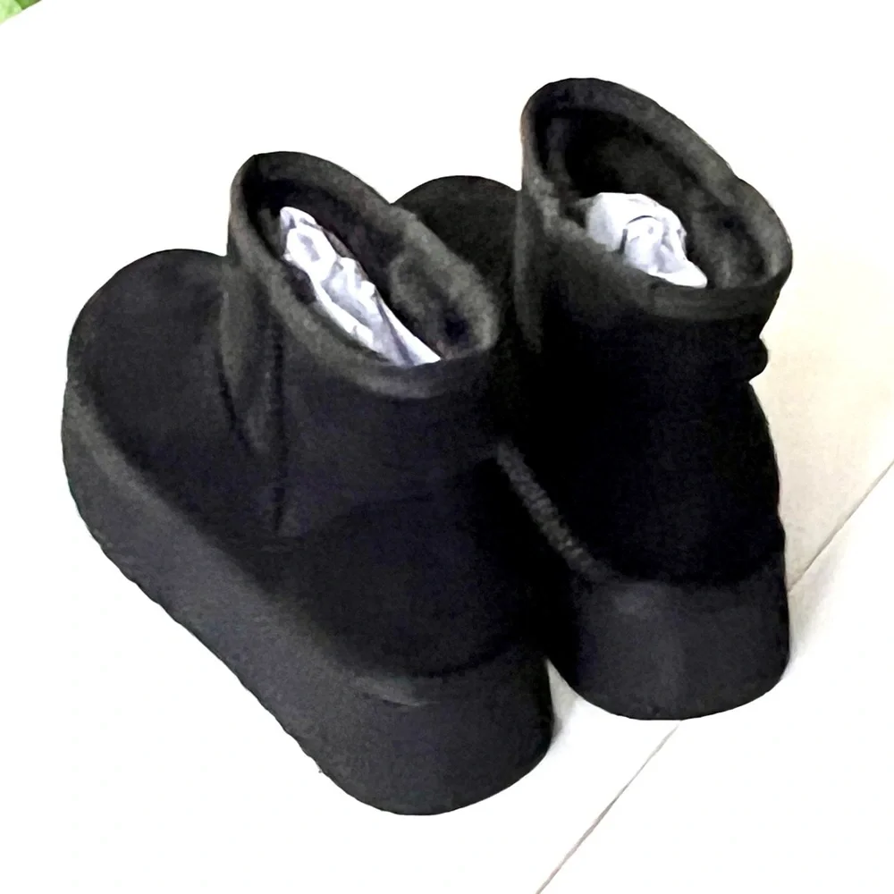 New Steve Madden Black Ankle Platform Boots - Size 7M